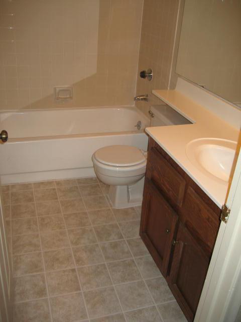 1402 East Guadalupe Road, Unit 232 Tempe, AZ 85283 - Photo 5 of 5 2ND BATHROOM