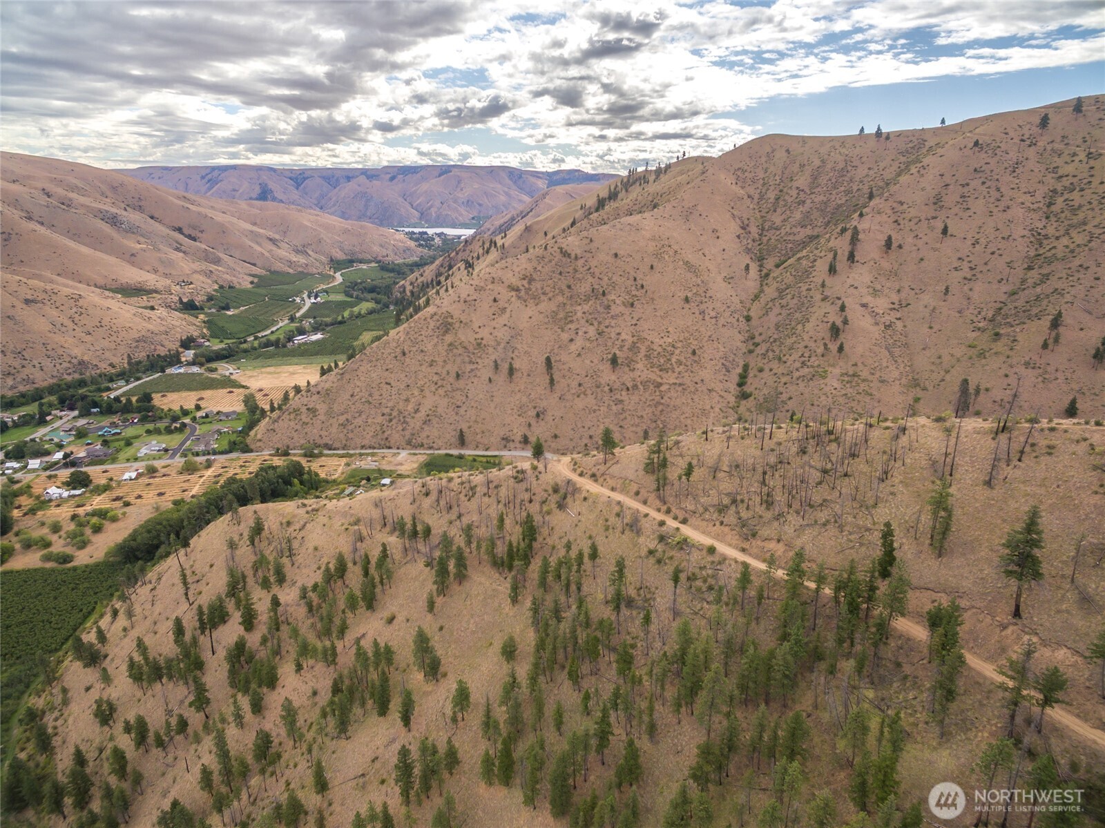 5058 Mills Canyon Road Entiat, WA 98822 - Photo 24 of 25 a view of mountains and mountain