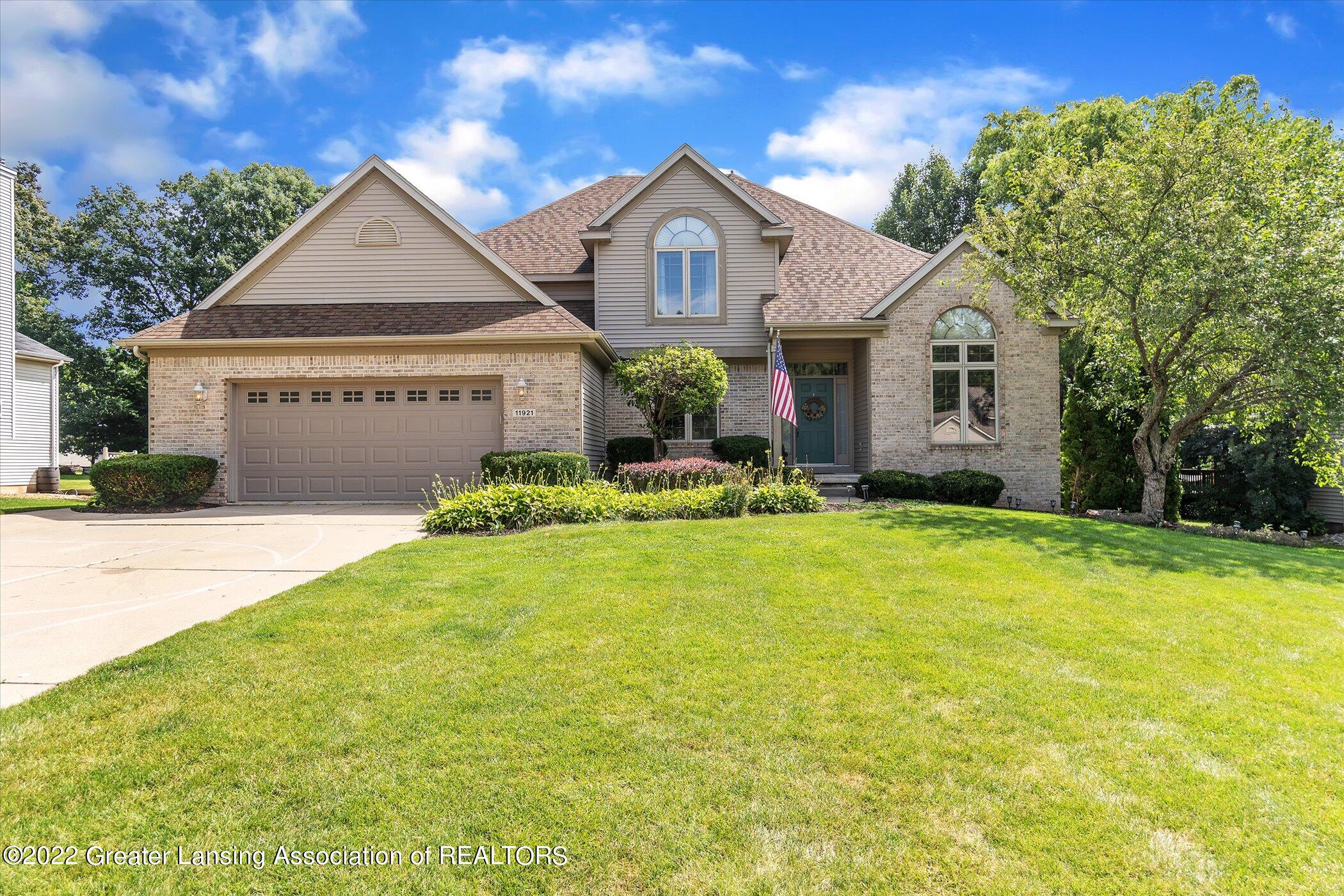 4 bedroom 2.5 bath home in Dewitt!