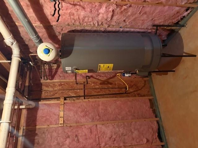 136 St Ann Circle Dallas, GA 30157 - Photo 41 of 44 a utility room with dryer and washer