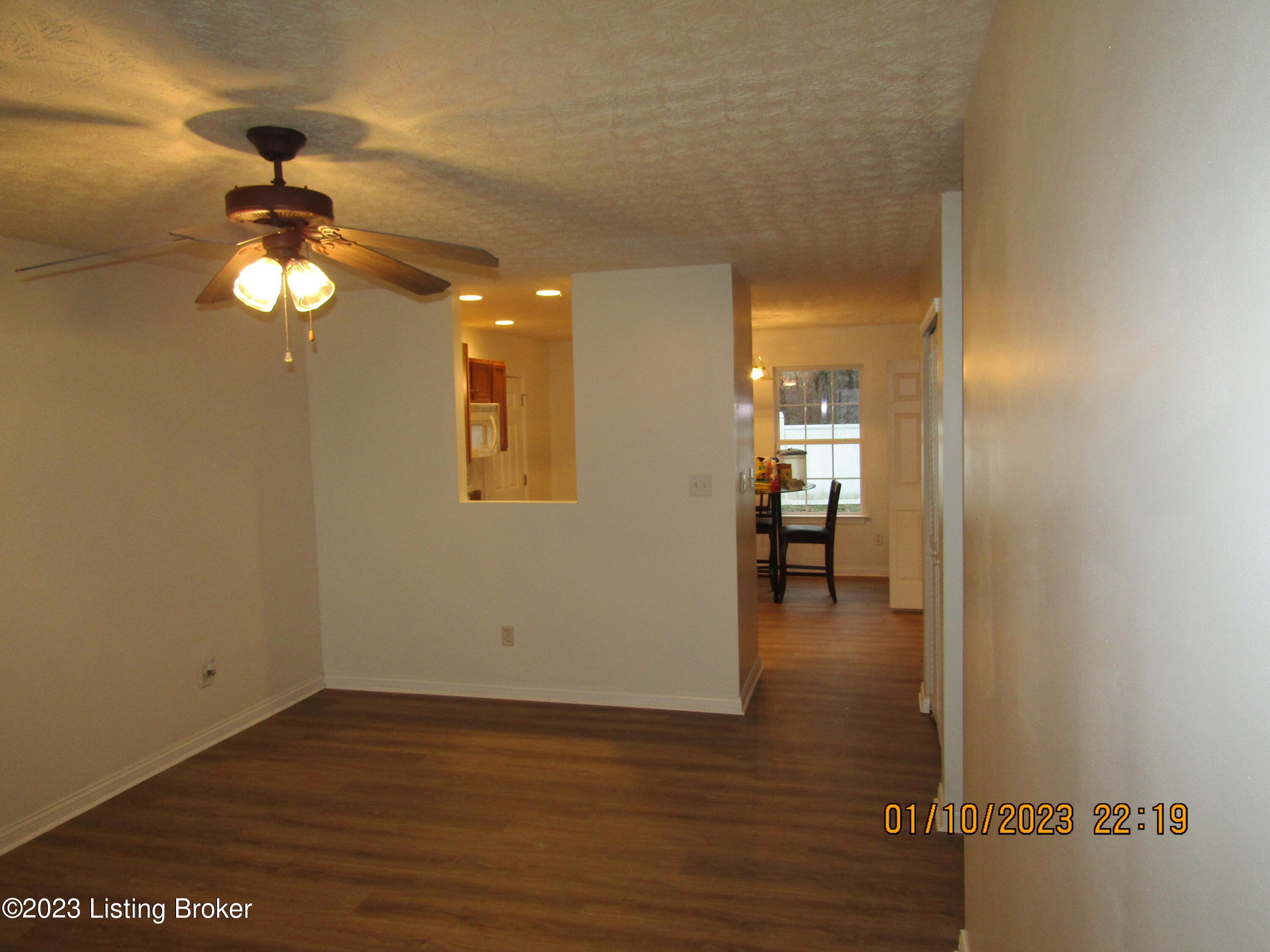 9823 Brooks Bend Road Louisville, KY 40258 - Photo 9 of 23 IMG_2816
