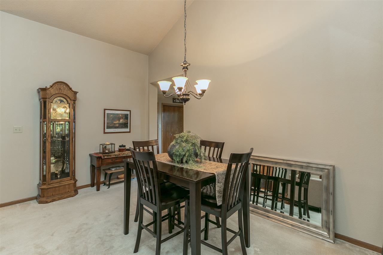 3713 Coppermill Road Northeast Cedar Rapids, IA 52402 - Photo 9 of 47 Gallery Image 9