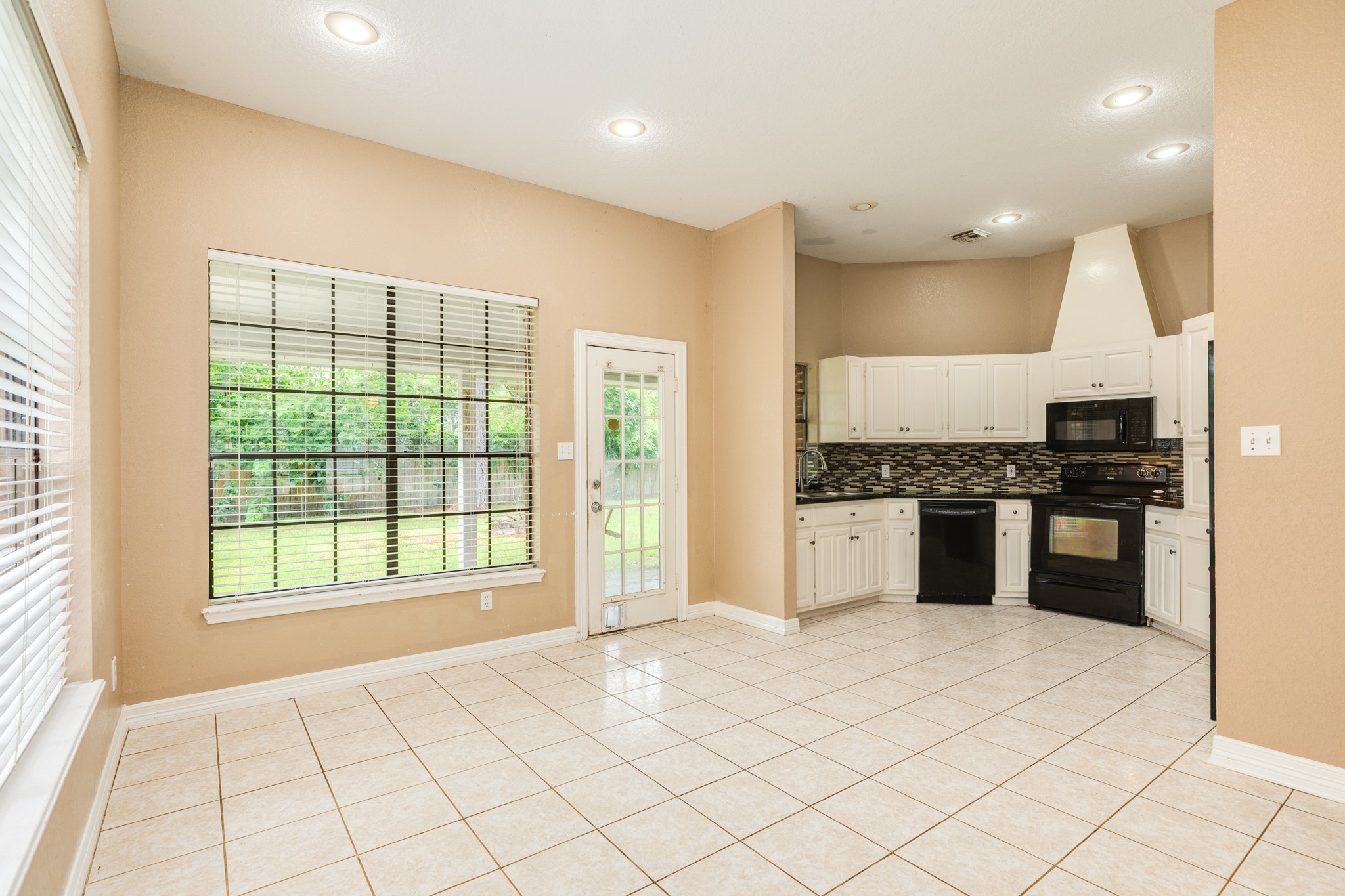 224 North Ranch House Road Angleton, TX 77515 - Photo 12 of 30