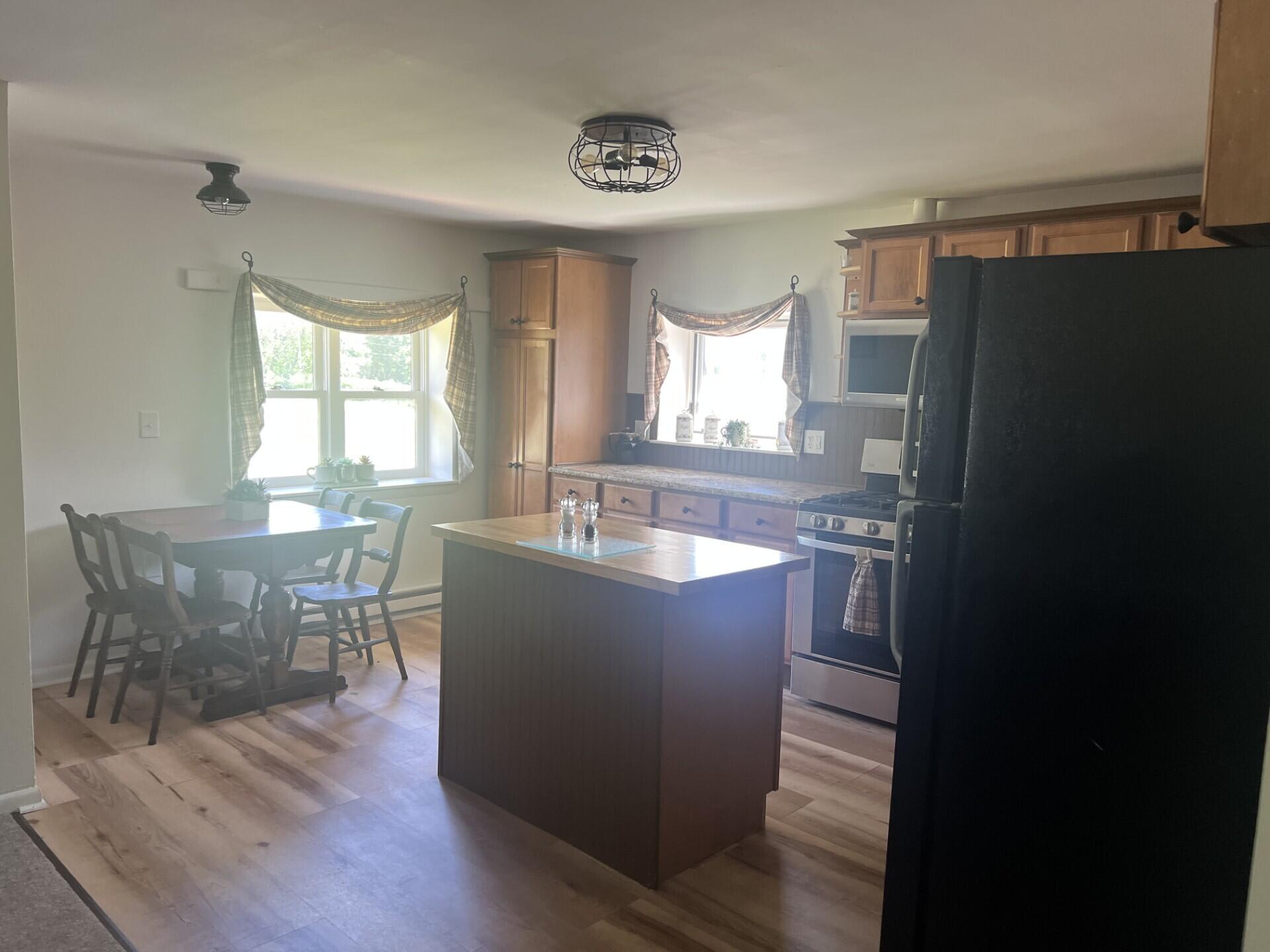 1233 Cumberland Head Road Plattsburgh, NY 12901 - Photo 10 of 24 kitchen