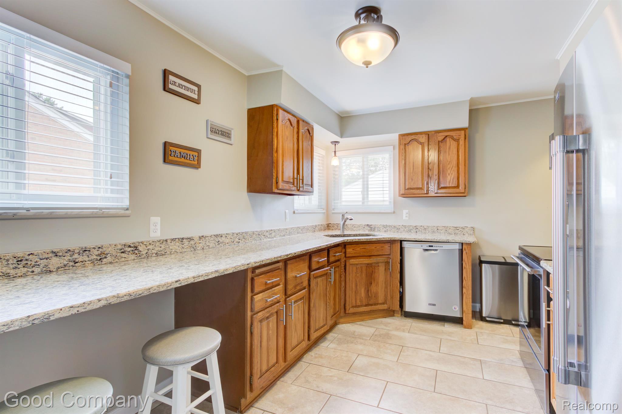 32040 Marblehead Road Farmington, MI 48336 - Photo 8 of 40 Gallery Image 8