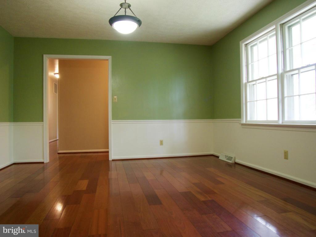 2237 Mountain View Road Stafford, VA 22556 - Photo 11 of 23 Living Room