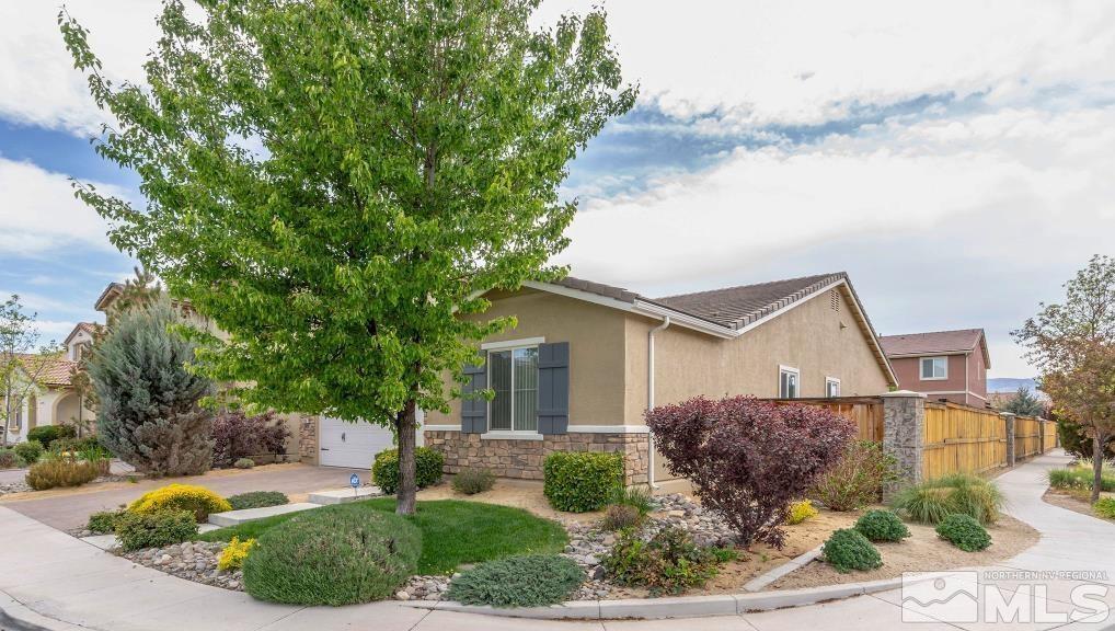 2195 Horse Prairie Road Reno, NV 89521 - Photo 2 of 39 front view of a house with a yard