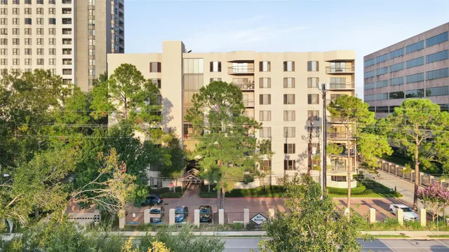 $2,000 | 661 Bering Drive, Unit 207, Houston, TX 77057