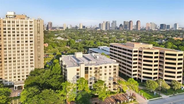 $2,000 | 661 Bering Drive, Unit 207, Houston, TX 77057