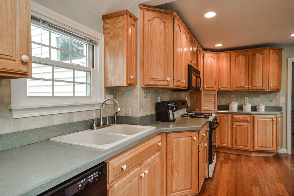 32 Fern Street Natick, MA 01760 - Photo 4 of 21 Gallery Image 4