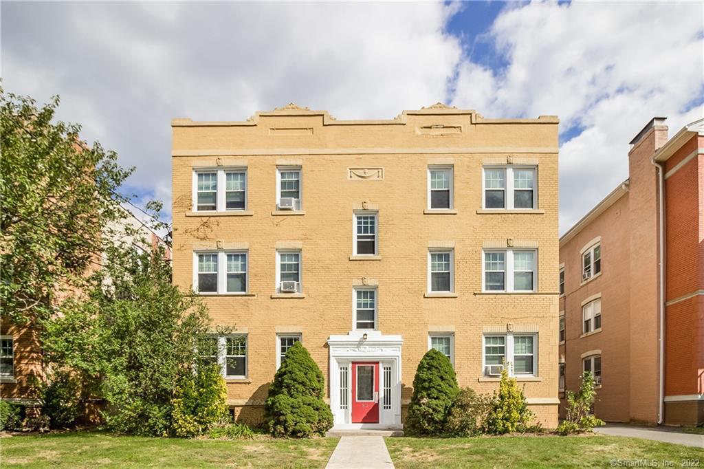 32 Robin Road, Unit 5 West Hartford, CT 06119 - Photo 1 of 1