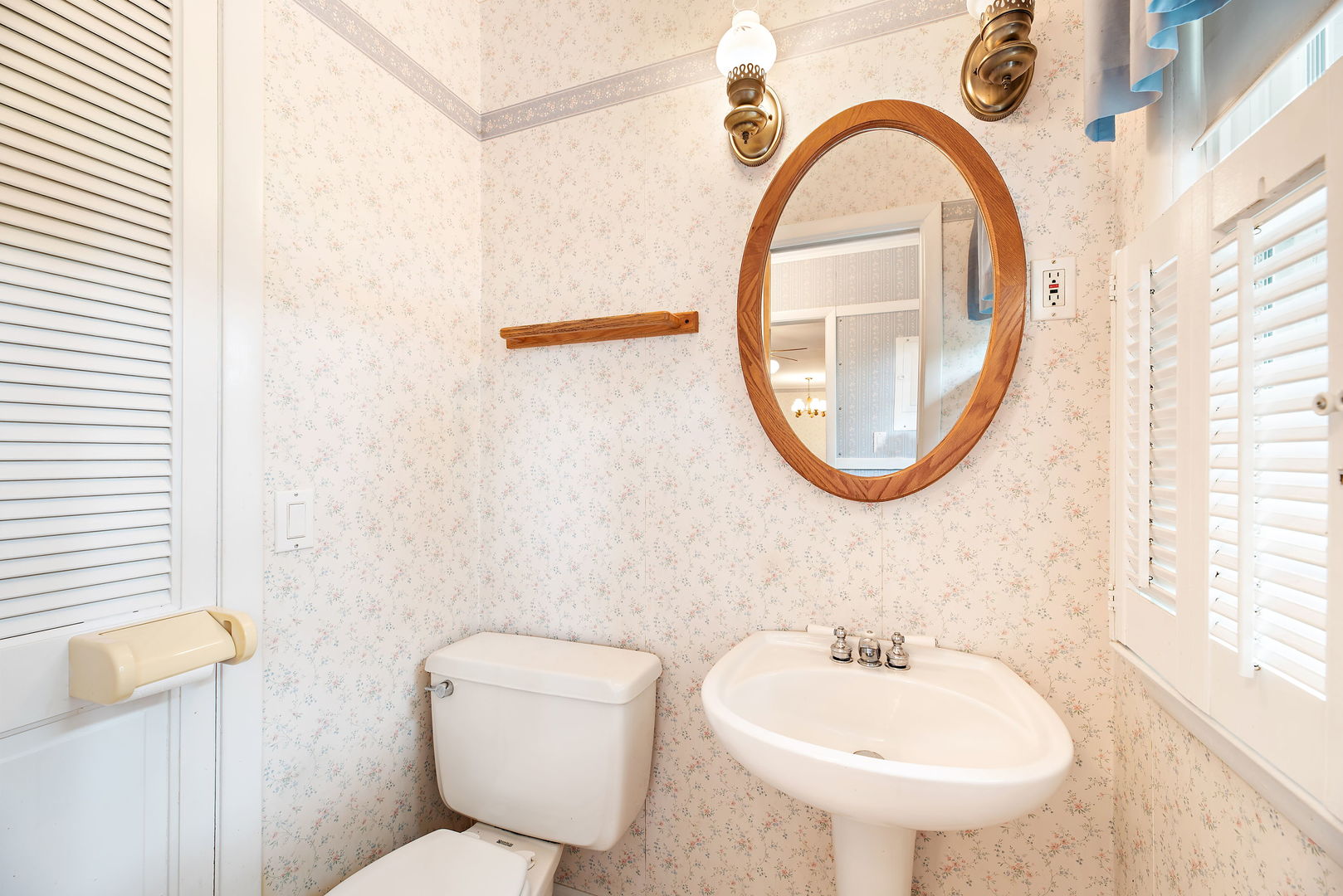 28 Chestnut Road Northbrook, IL 60062 - Photo 8 of 25 a bathroom with a sink a mirror a toilet and a window