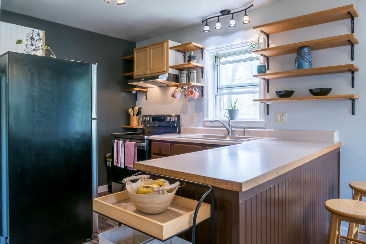 10 Radley Road Freeport, ME 04032 - Photo 3 of 44 9-Kitchen (1 of 6)