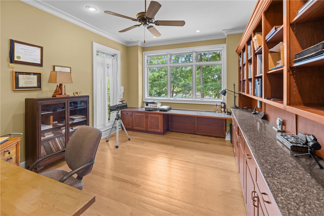 519 Birchbark Court Seneca, SC 29672 - Photo 28 of 47 Main level home office with built-ins