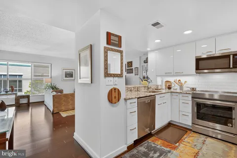 $325,000 | 777 7th Street Northwest, Unit 1119, Washington, DC 20001