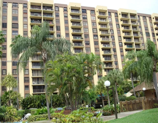 $250,000 | 1470 Northeast 123rd Street, Unit A902, North Miami, FL 33161
