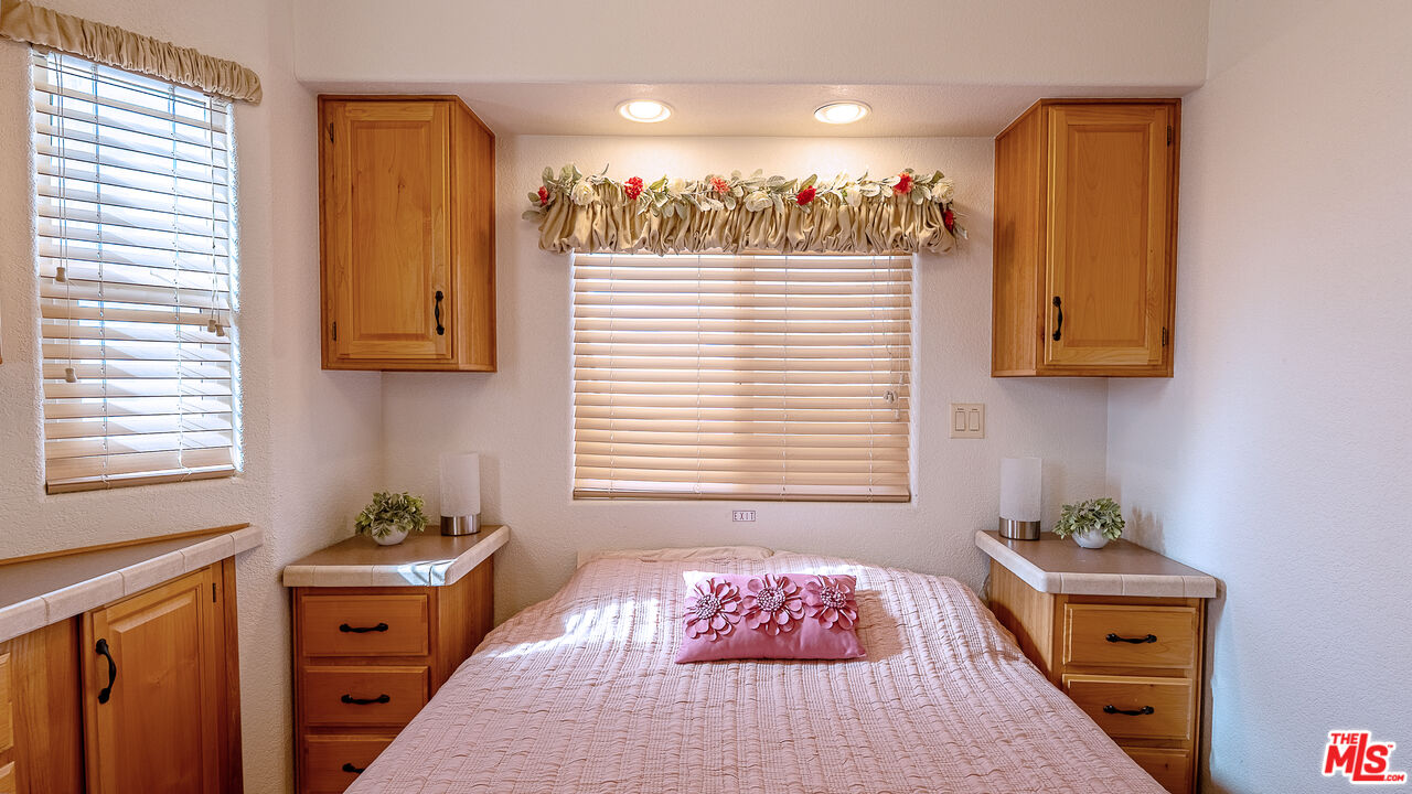 70200 Dillon Road, Unit 581 Desert Hot Springs, CA 92241 - Photo 18 of 23 a bedroom with a bed and a window