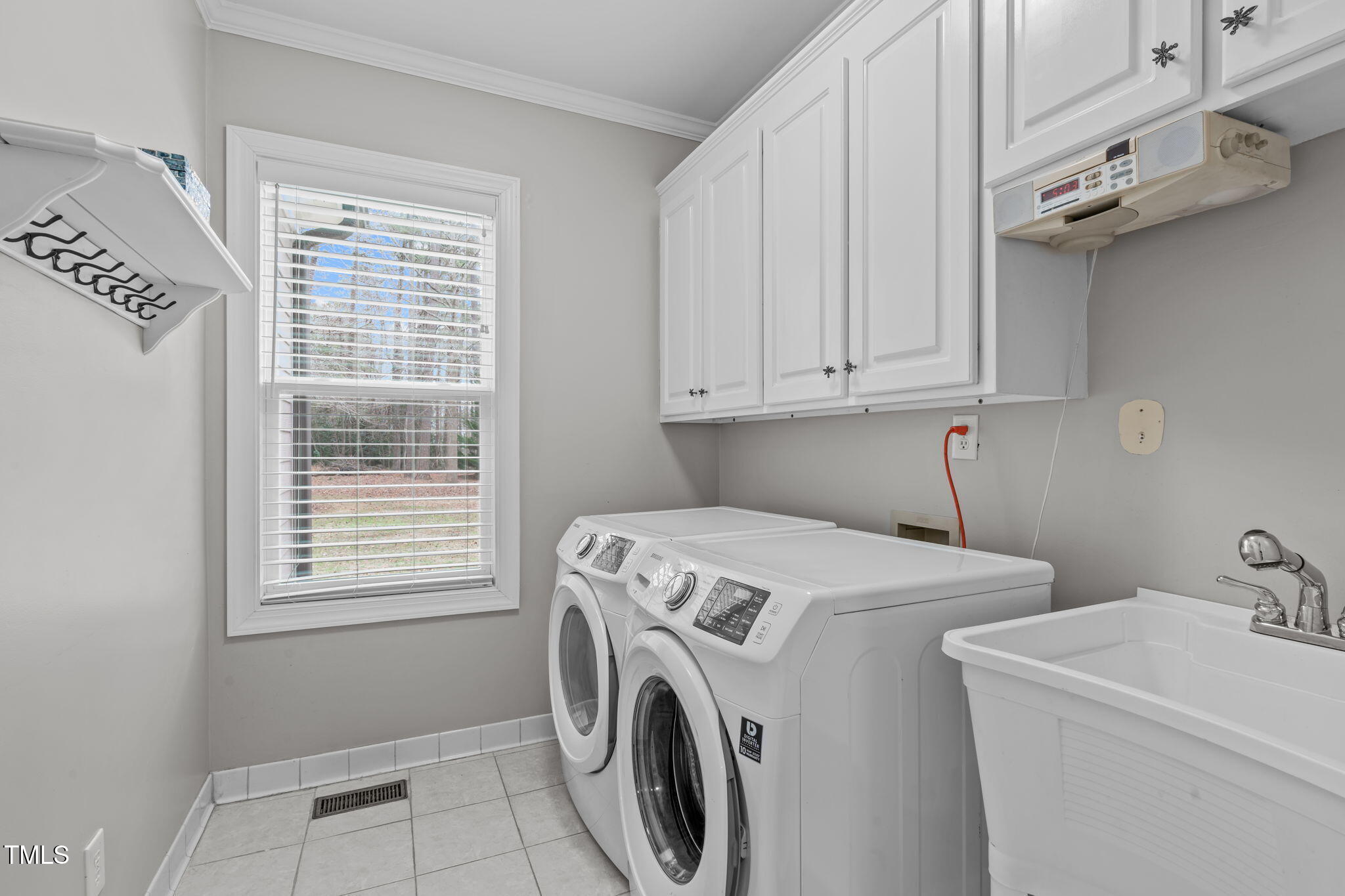 6016 Heatherstone Drive Raleigh, NC 27606 - Photo 16 of 40 a utility room with dryer and washer
