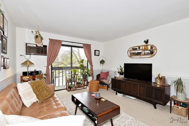 $1,550 | 627 South Virginia Road, Unit 212, Crystal Lake, IL 60014