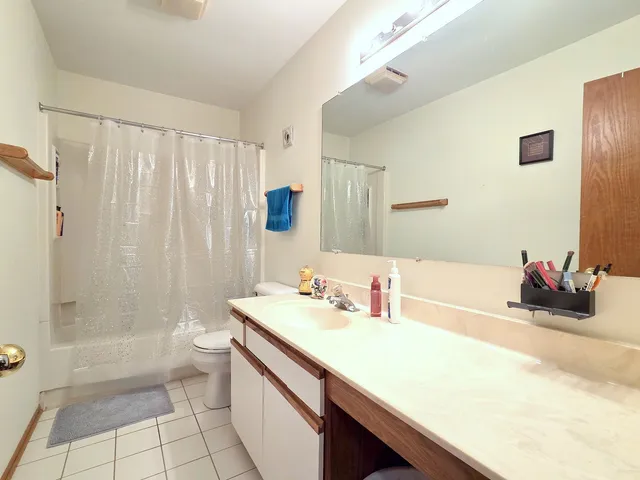 $279,900 | 745 West Streamwood Boulevard, Unit B, Streamwood, IL 60107