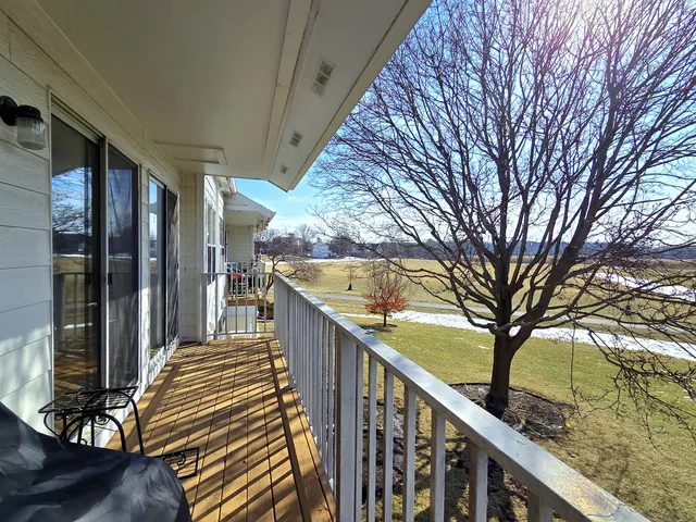 $279,900 | 745 West Streamwood Boulevard, Unit B, Streamwood, IL 60107