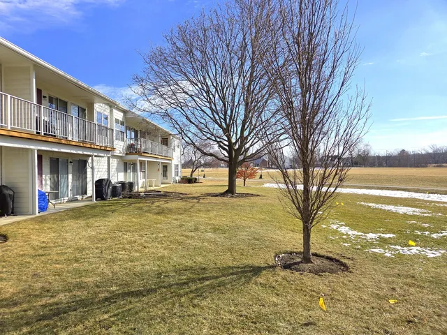$279,900 | 745 West Streamwood Boulevard, Unit B, Streamwood, IL 60107