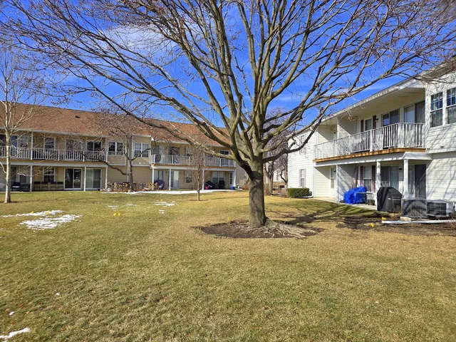 $279,900 | 745 West Streamwood Boulevard, Unit B, Streamwood, IL 60107