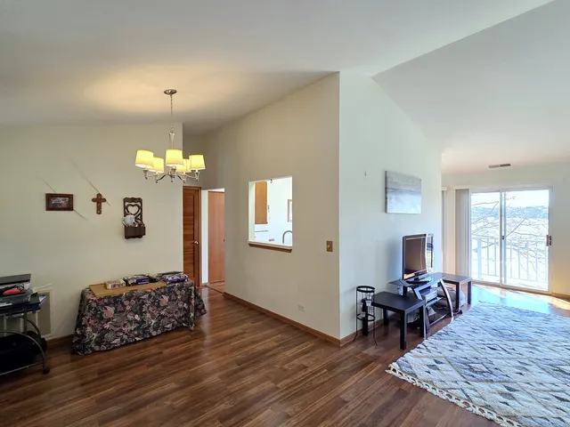 $279,900 | 745 West Streamwood Boulevard, Unit B, Streamwood, IL 60107