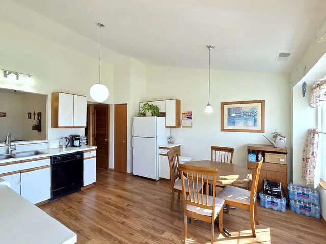 $279,900 | 745 West Streamwood Boulevard, Unit B, Streamwood, IL 60107