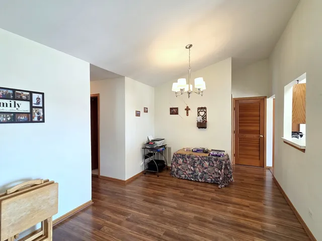 $279,900 | 745 West Streamwood Boulevard, Unit B, Streamwood, IL 60107