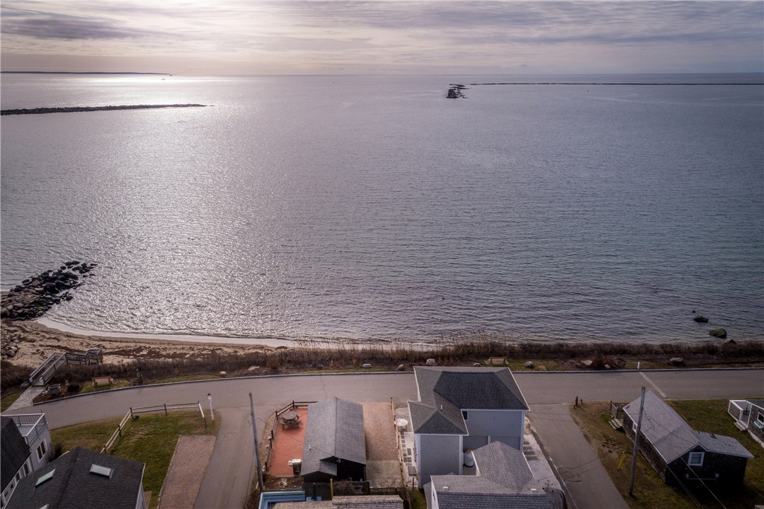 33 Shore Road Narragansett, RI 02882 - Photo 8 of 29 Gallery Image 8