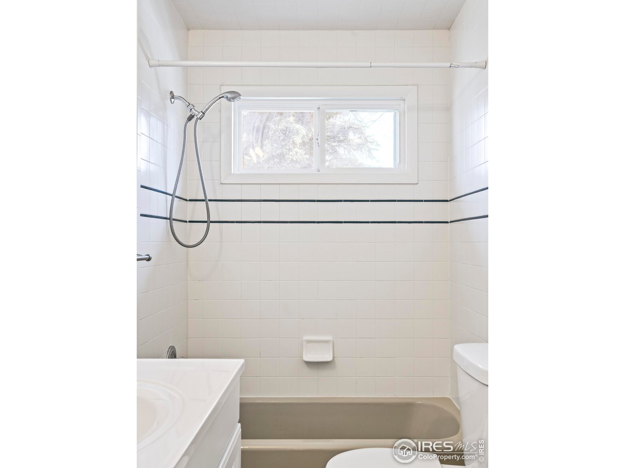 3120 Jefferson Street Boulder, CO 80304 - Photo 16 of 23 a bathroom with a bath tub and a shower curtain