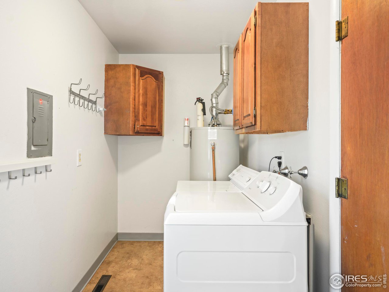 3120 Jefferson Street Boulder, CO 80304 - Photo 17 of 23 a utility room with dryer and washer