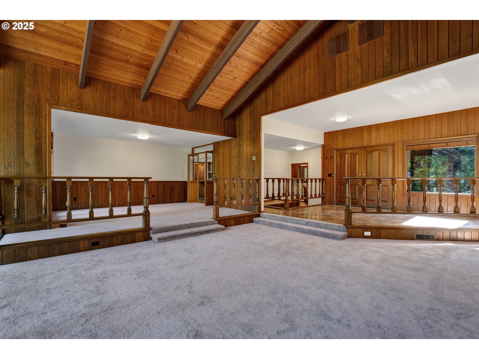 118 Watagua Place Cottage Grove, OR 97424 - Photo 15 of 39 Living Room/Dining Room