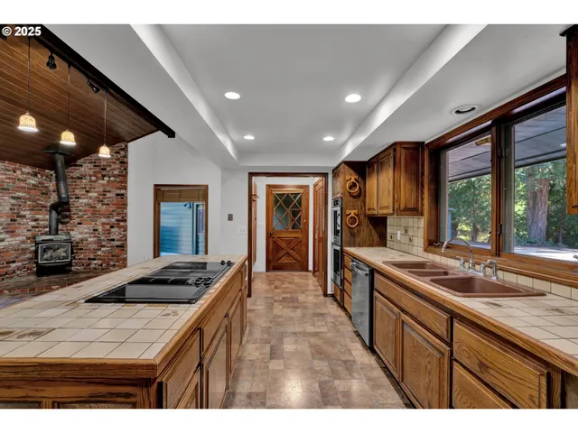 $674,000 | 118 Watagua Place, Cottage Grove, OR 97424