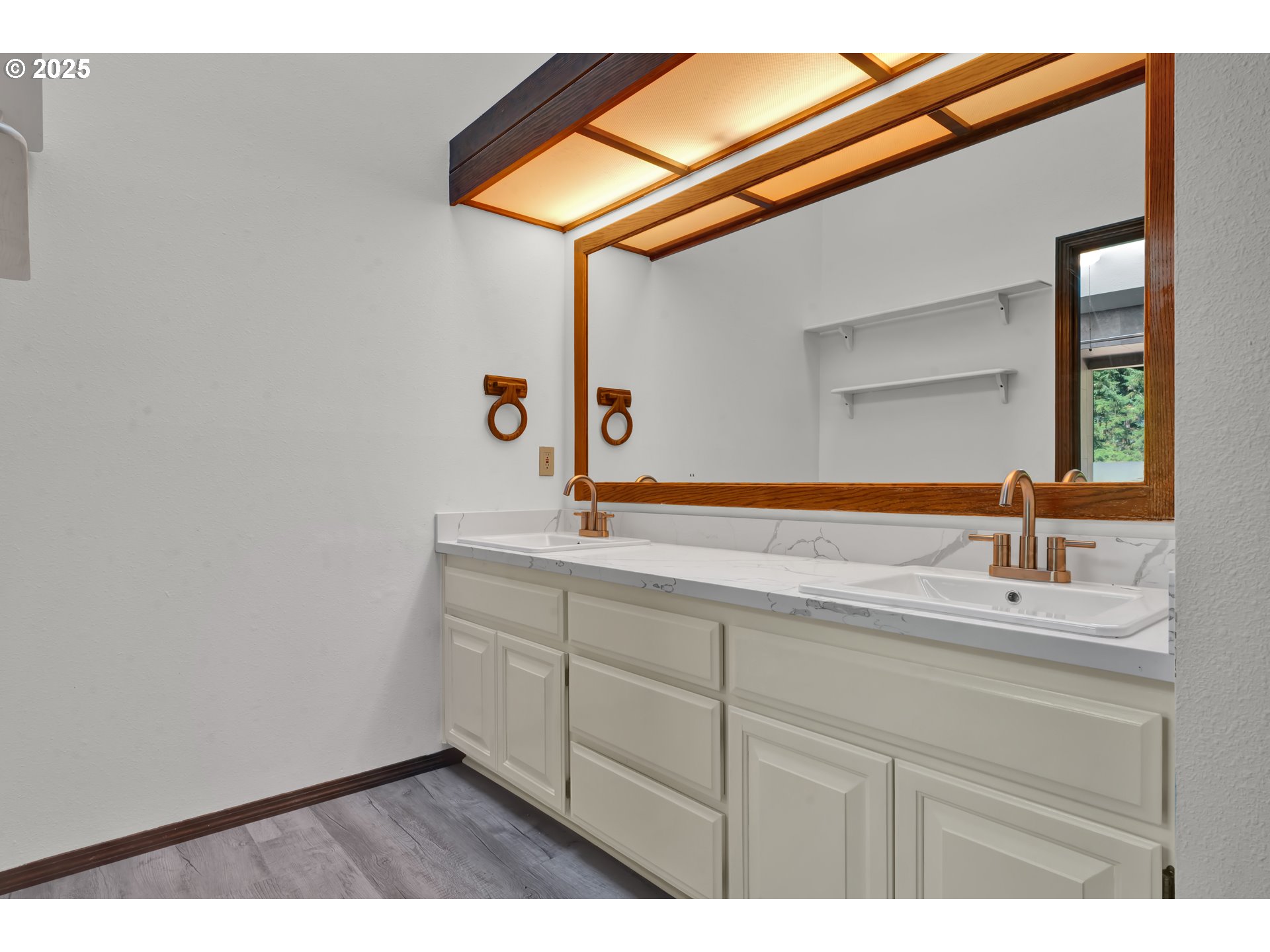 118 Watagua Place Cottage Grove, OR 97424 - Photo 24 of 39 Owner's Suite Bathroom