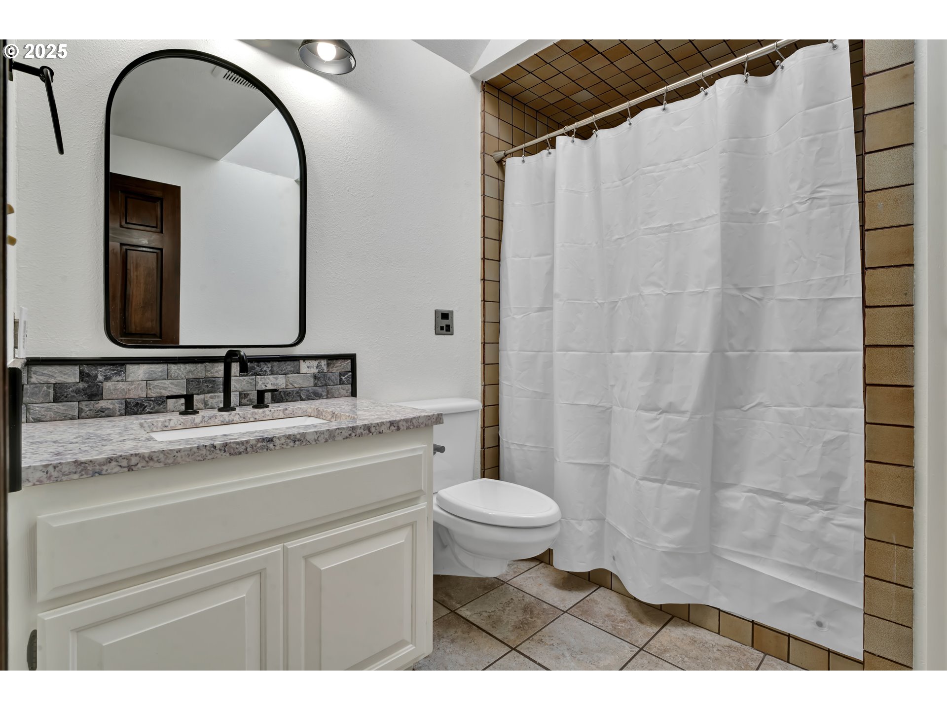 118 Watagua Place Cottage Grove, OR 97424 - Photo 27 of 39 Bathroom
