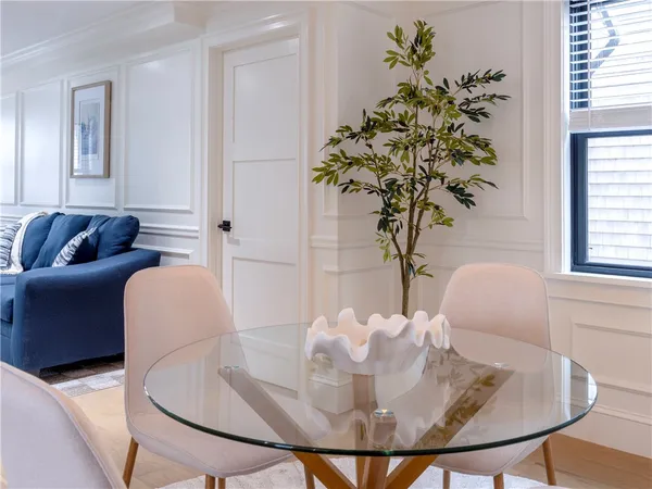 $5,200 | 7 Dearborn Street, Unit 2, Newport, RI 02840