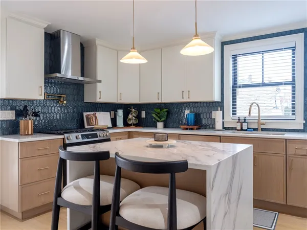 $5,200 | 7 Dearborn Street, Unit 2, Newport, RI 02840