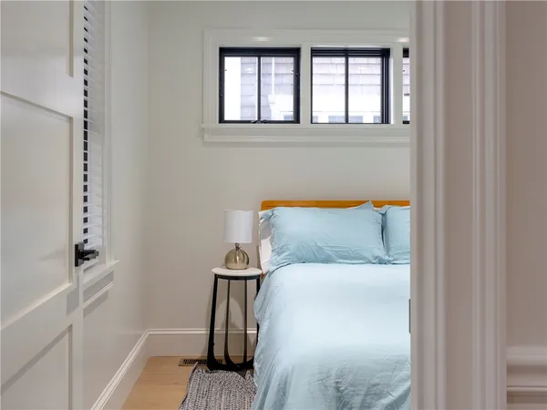 $5,200 | 7 Dearborn Street, Unit 2, Newport, RI 02840