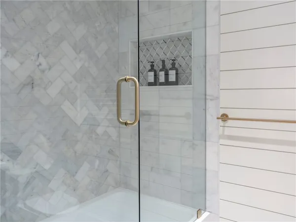 $5,200 | 7 Dearborn Street, Unit 2, Newport, RI 02840