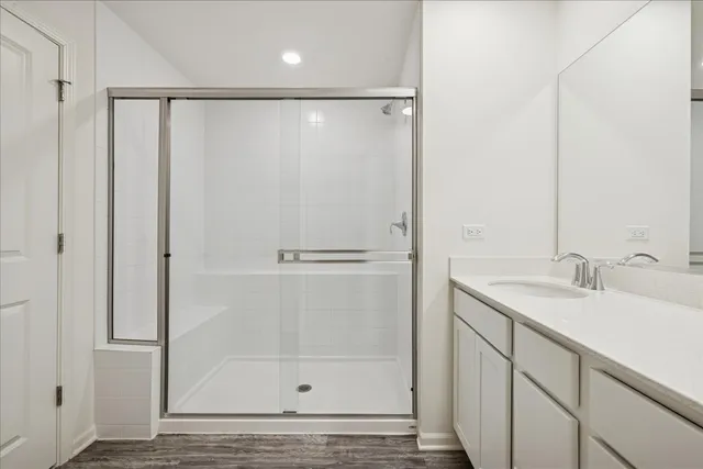 $365,000 | 542 Cimmaron Circle, Crystal Lake, IL 60012