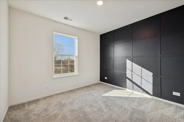 $365,000 | 542 Cimmaron Circle, Crystal Lake, IL 60012