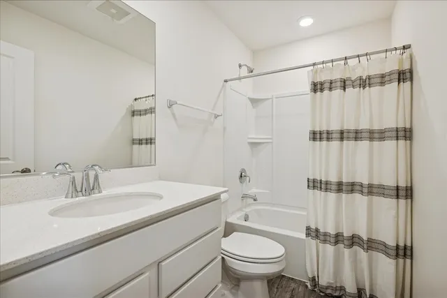 $365,000 | 542 Cimmaron Circle, Crystal Lake, IL 60012