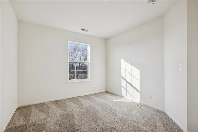 $365,000 | 542 Cimmaron Circle, Crystal Lake, IL 60012