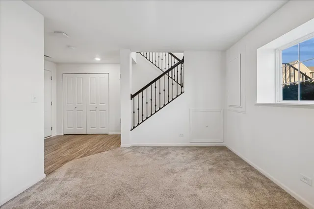 $365,000 | 542 Cimmaron Circle, Crystal Lake, IL 60012