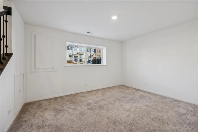 $365,000 | 542 Cimmaron Circle, Crystal Lake, IL 60012