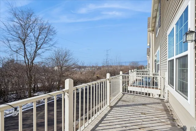 $365,000 | 542 Cimmaron Circle, Crystal Lake, IL 60012