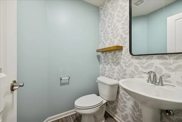 $365,000 | 542 Cimmaron Circle, Crystal Lake, IL 60012