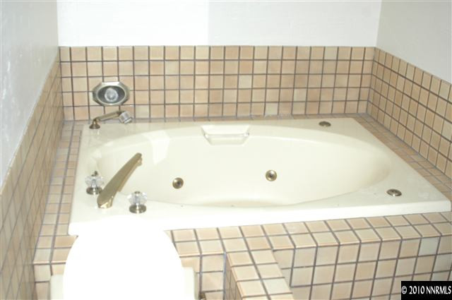 50 Butte Place Reno, NV 89503 - Photo 7 of 9 a bathroom with a bathtub